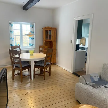 Apartamento In Historic Manor By The Limfjord *