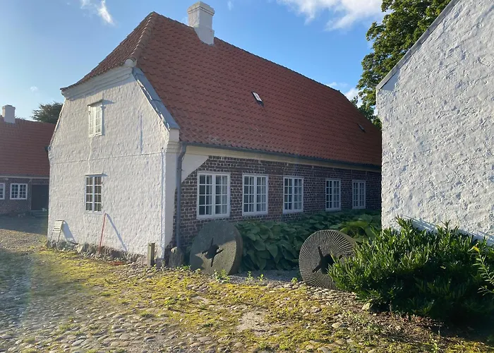Apartamento In Historic Manor By The Limfjord
