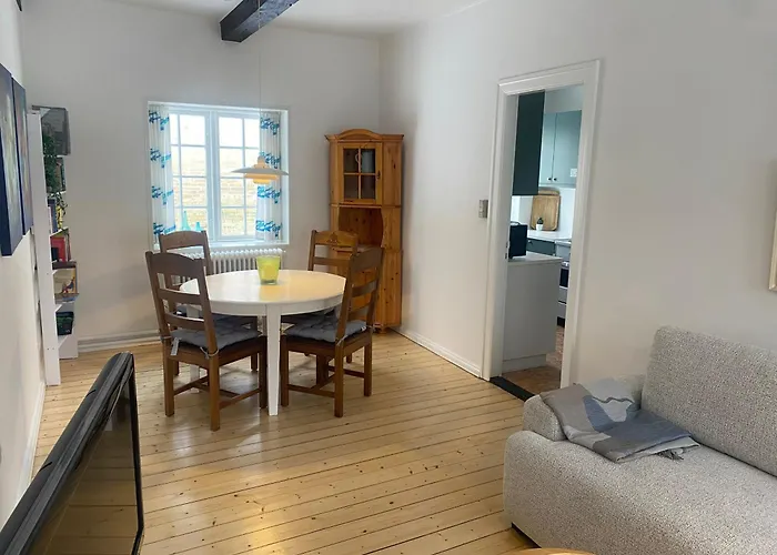 Apartamento In Historic Manor By The Limfjord *