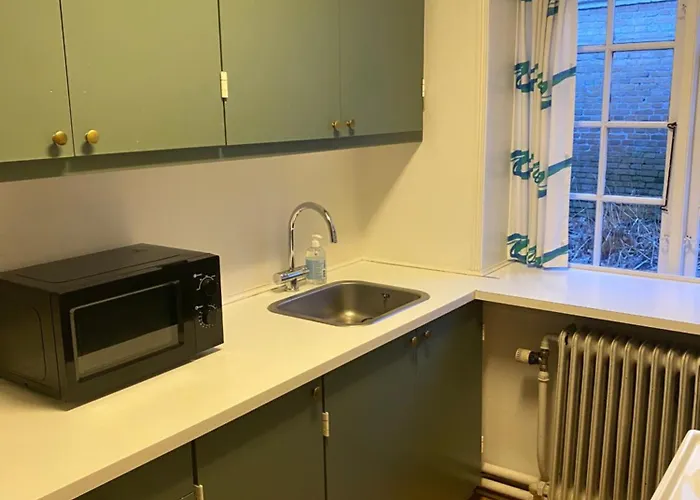 In Family-owned, Historic Manor Апартаменты *