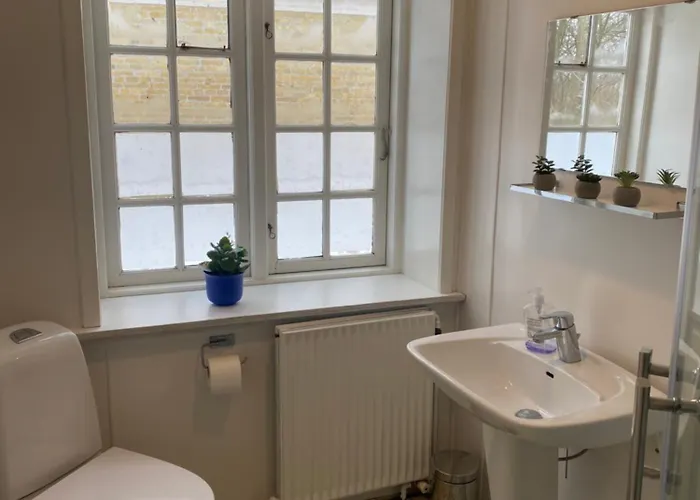 In Family-owned, Historic Manor Апартаменты *