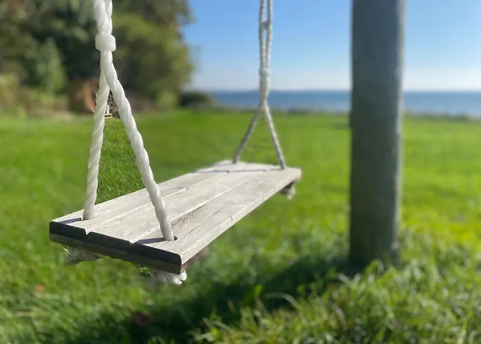 In Family-owned, Historic Manor Апартаменты Thyholm