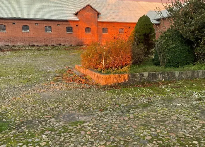 Апартаменты In Family-owned, Historic Manor