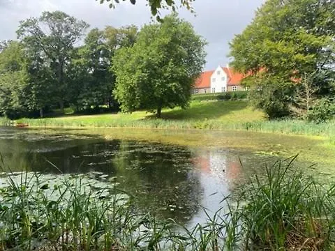 Apartamento In Historic Manor By The Limfjord